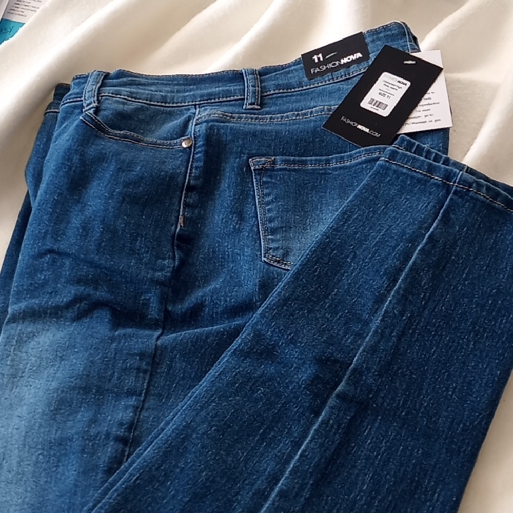 NEW W/TAGS Fashion Nova Women's Jeans Size 11